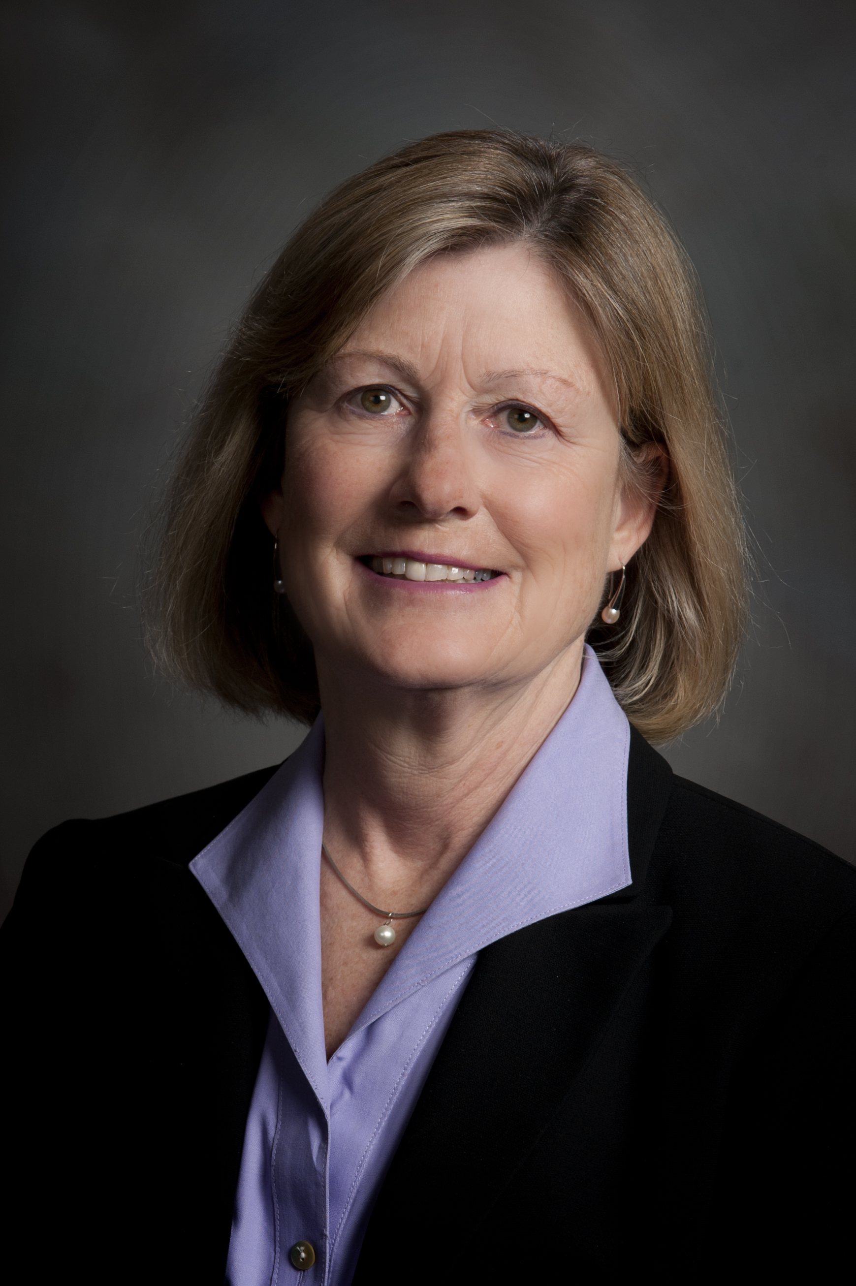 Linda Davis Headshot